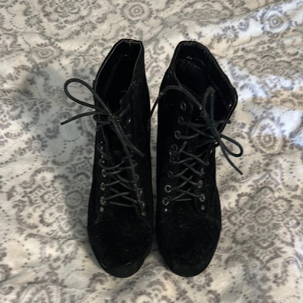 Delicacy Black Lace-Up Boots
